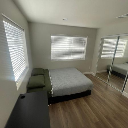 House Downtown Oc Santa Ana Hostel Εξωτερικό φωτογραφία