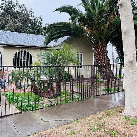 House Downtown Oc Santa Ana Hostel Εξωτερικό φωτογραφία