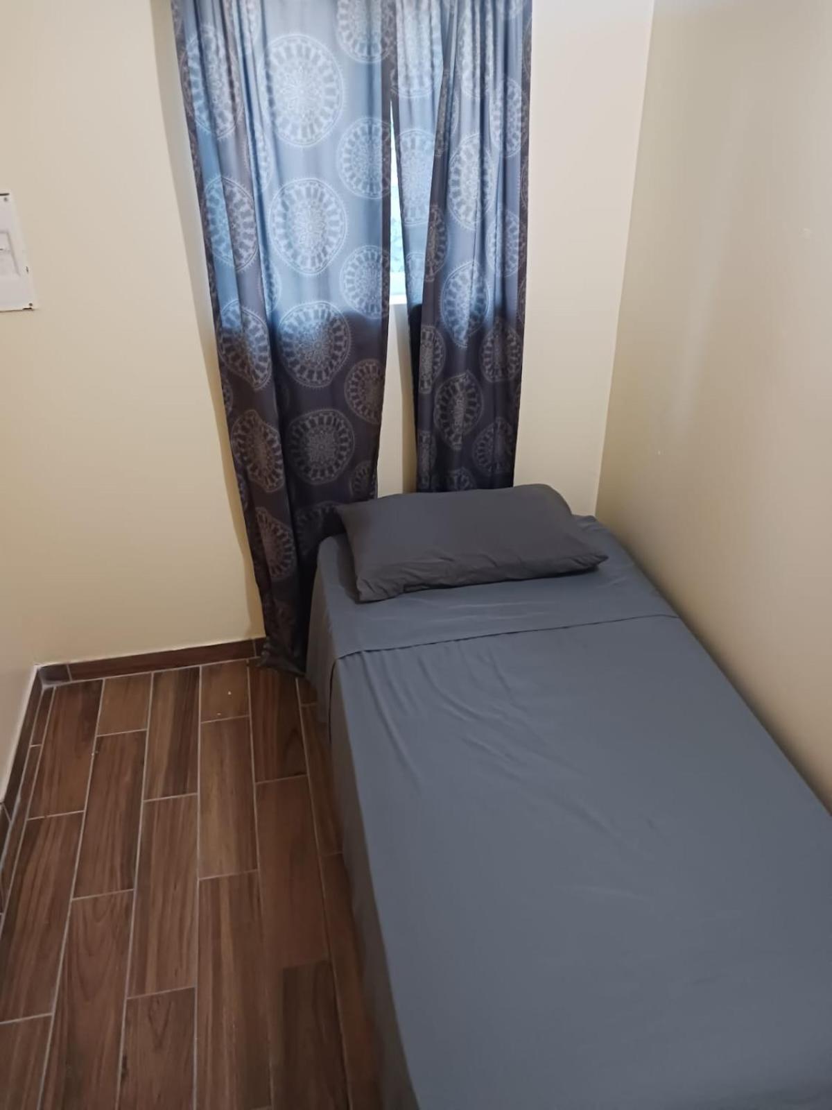 House Downtown Oc Santa Ana Hostel Εξωτερικό φωτογραφία