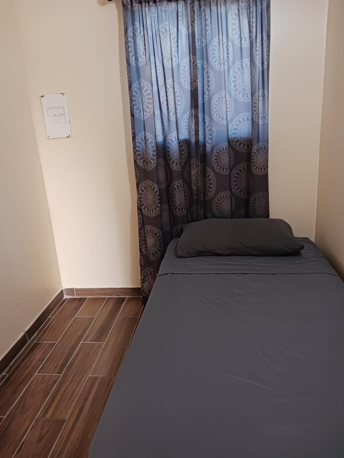 House Downtown Oc Santa Ana Hostel Εξωτερικό φωτογραφία