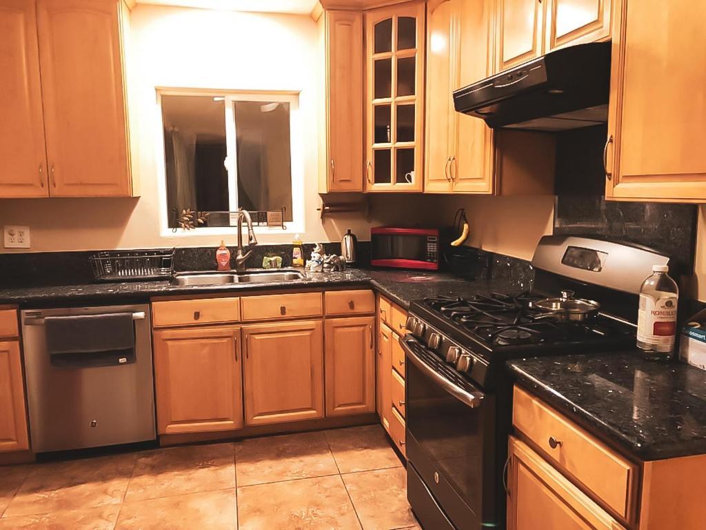 House Downtown Oc Santa Ana Hostel Εξωτερικό φωτογραφία